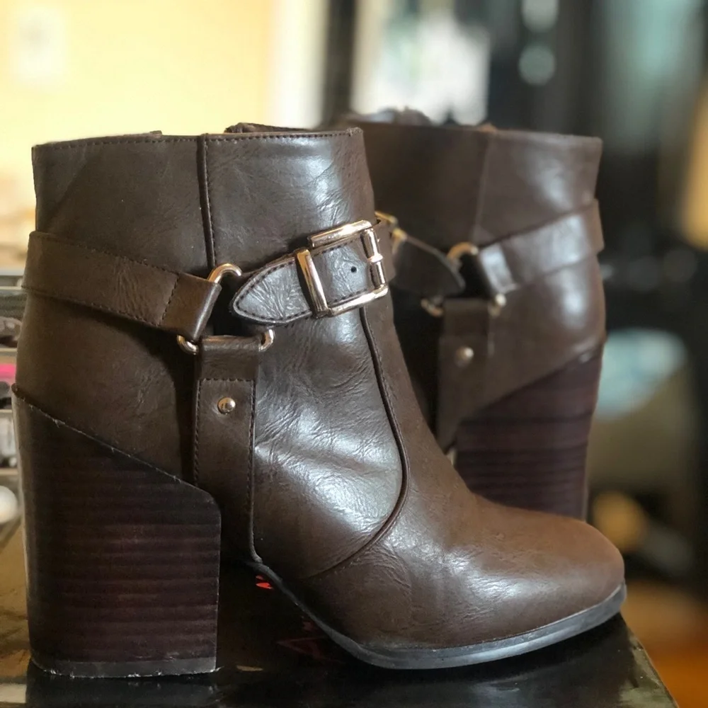 Forever 21 Woman's Booties - Picture 2 of 2